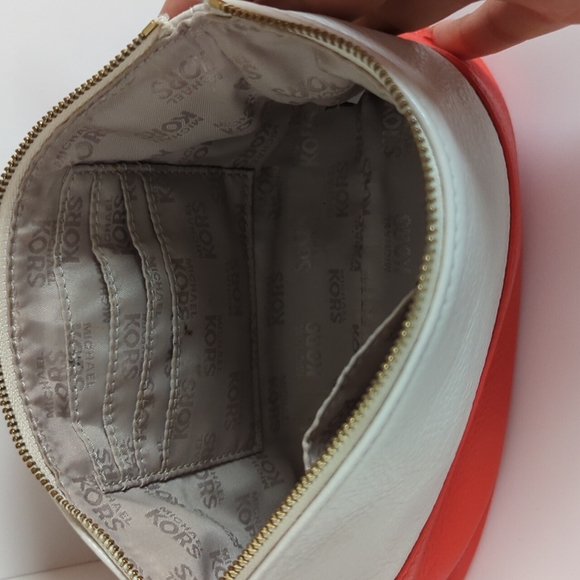 Michael Kors Makeup Bag - Picture 3 of 6